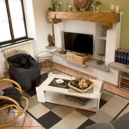 Tinas Yellow Appartement